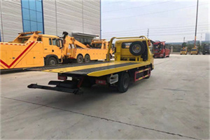 吕梁非事故拖车